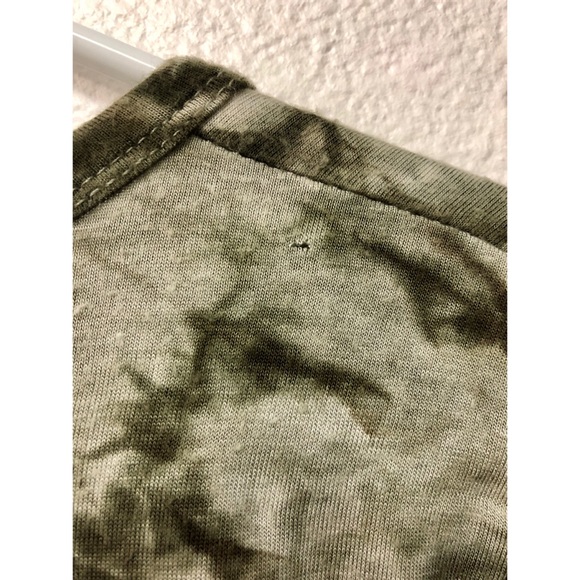 Juniors HUSTLE Army Green Tie Dye Top Size: L - Picture 3 of 3